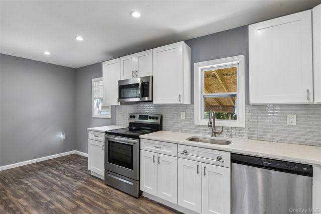 416 Arizona Avenue, Bay Shore, NY 11706