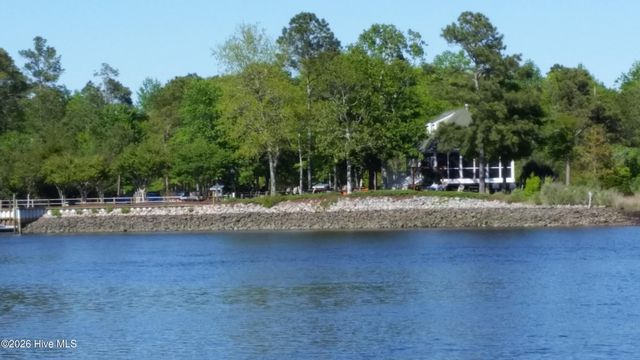 1842 Quail Point SE, Bolivia, NC 28422