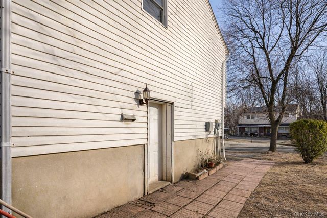 10 Valley Drive, Nanuet, NY 10954