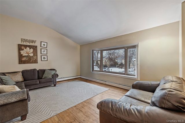 10 Valley Drive, Nanuet, NY 10954