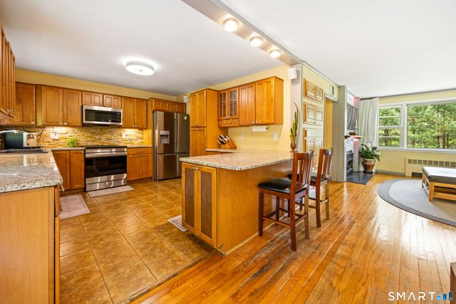 1067 Litchfield Turnpike, New Hartford, CT 06057