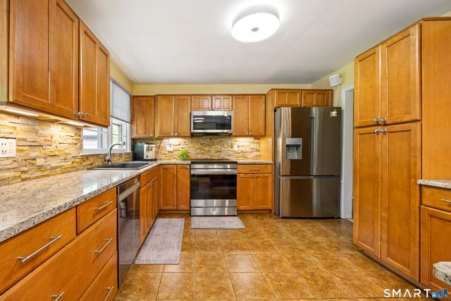 1067 Litchfield Turnpike, New Hartford, CT 06057