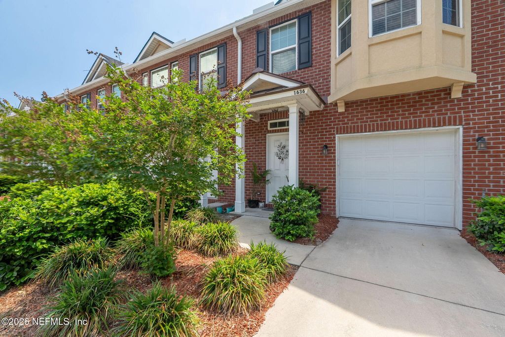 1636 LANDAU Road, Jacksonville, FL 32225