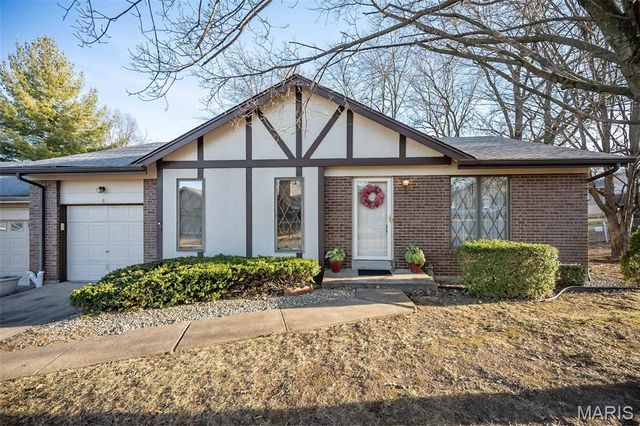 6 Tarpon Court, Florissant, MO 63033