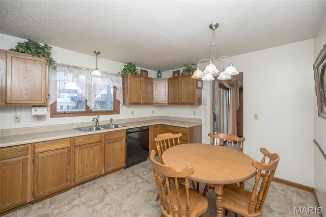 6 Tarpon Court, Florissant, MO 63033