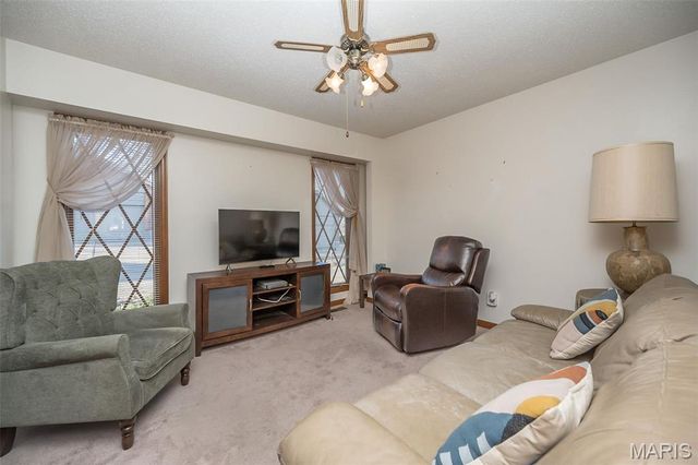 6 Tarpon Court, Florissant, MO 63033