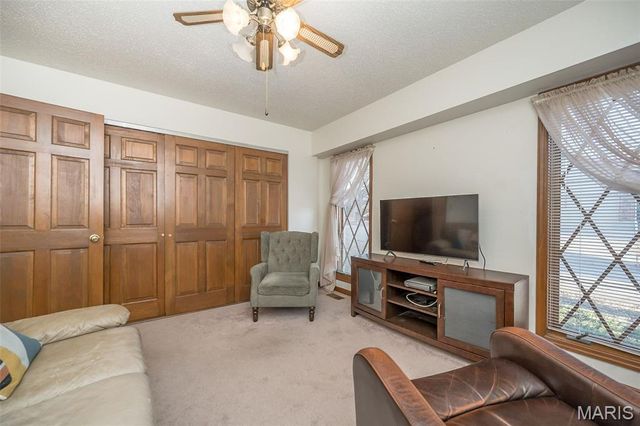 6 Tarpon Court, Florissant, MO 63033