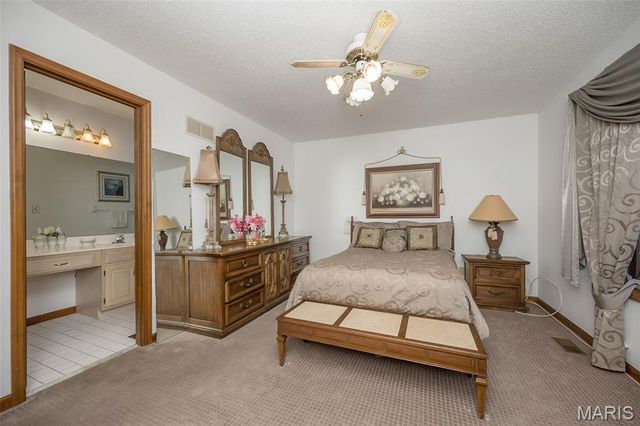 6 Tarpon Court, Florissant, MO 63033