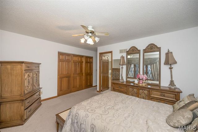 6 Tarpon Court, Florissant, MO 63033