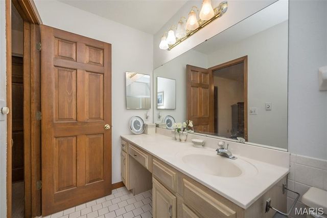 6 Tarpon Court, Florissant, MO 63033