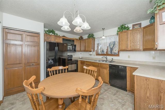 6 Tarpon Court, Florissant, MO 63033