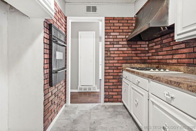 4855 S Maybelle Avenue, Tulsa, OK 74107