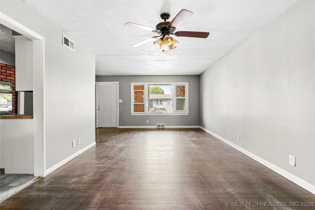 4855 S Maybelle Avenue, Tulsa, OK 74107