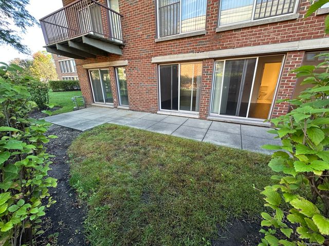 401 KELBURN Road 114, Deerfield, IL 60015