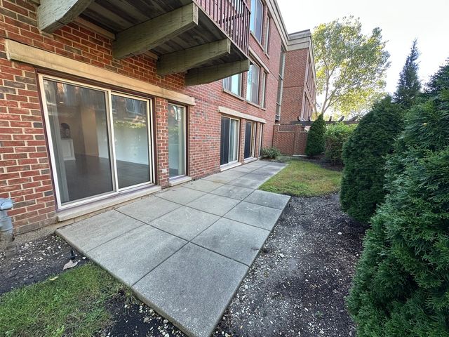 401 KELBURN Road 114, Deerfield, IL 60015