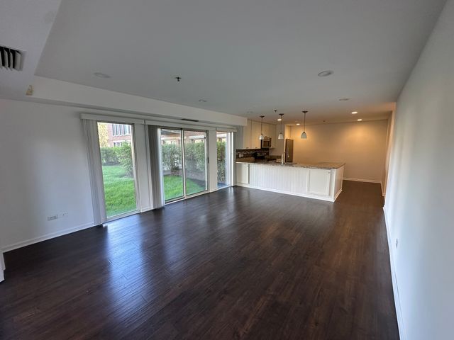 401 KELBURN Road 114, Deerfield, IL 60015