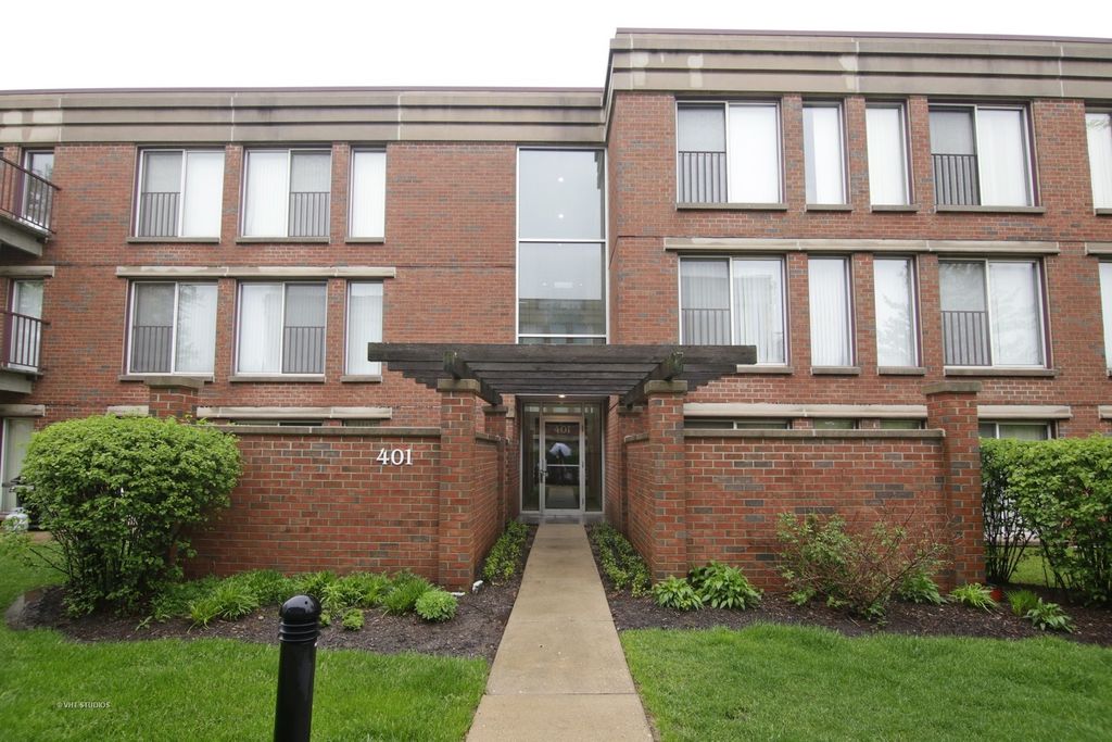 401 KELBURN Road 114, Deerfield, IL 60015