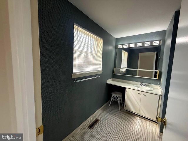 1 CROTONA CT, Lutherville Timonium, MD 21093