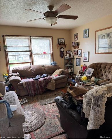 1615 Indian Rd, Lapeer, MI 48446