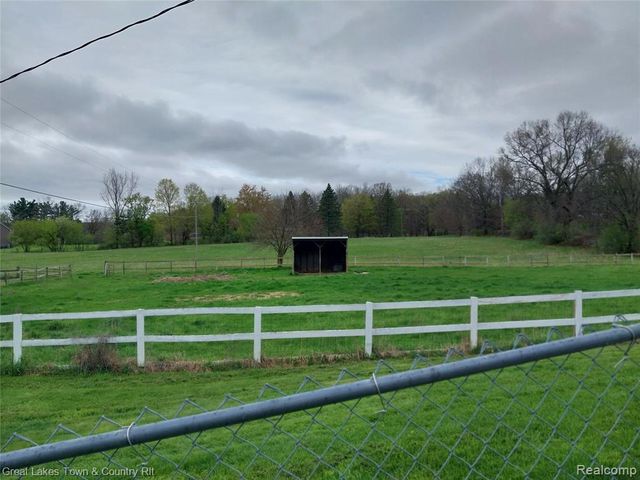 1615 Indian Rd, Lapeer, MI 48446