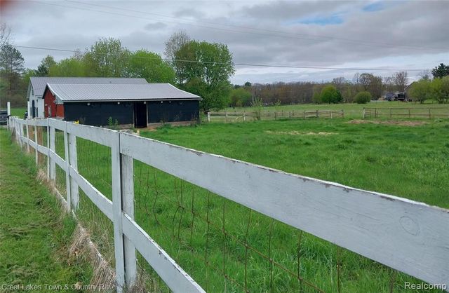1615 Indian Rd, Lapeer, MI 48446