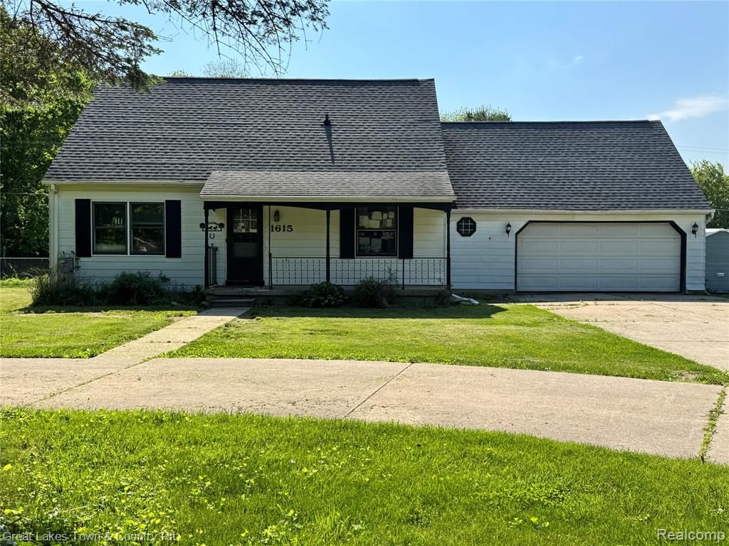 1615 Indian Rd, Lapeer, MI 48446
