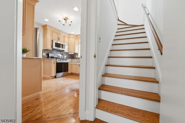 47 Victor Pl, Hawthorne Boro, NJ 07506