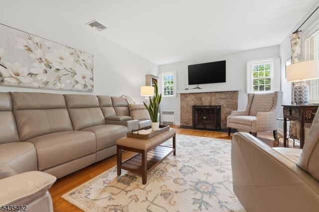 47 Victor Pl, Hawthorne Boro, NJ 07506
