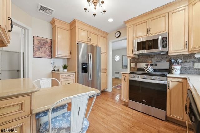 47 Victor Pl, Hawthorne Boro, NJ 07506