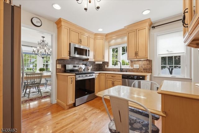 47 Victor Pl, Hawthorne Boro, NJ 07506
