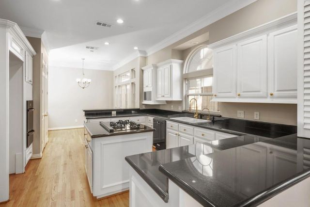 14 Pinewold Court, Houston, TX 77056