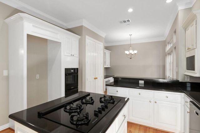 14 Pinewold Court, Houston, TX 77056