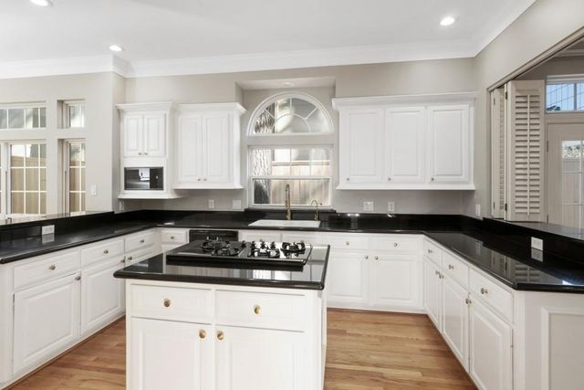 14 Pinewold Court, Houston, TX 77056