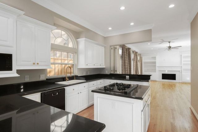 14 Pinewold Court, Houston, TX 77056