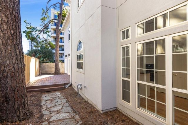 14 Pinewold Court, Houston, TX 77056