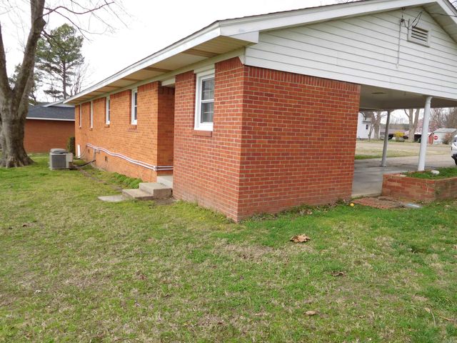 1019 W 4th Street, Rector, AR 72461