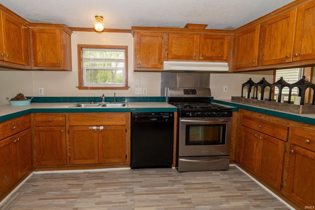 26080 County Road 4, Elkhart, IN 46514