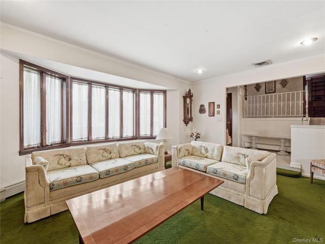 70 Polo Road, Massapequa, NY 11758