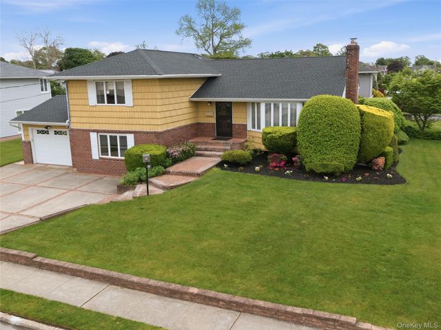 70 Polo Road, Massapequa, NY 11758