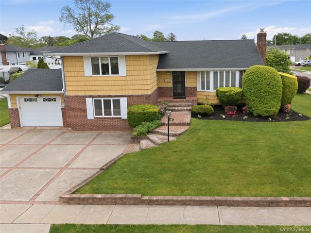 70 Polo Road, Massapequa, NY 11758