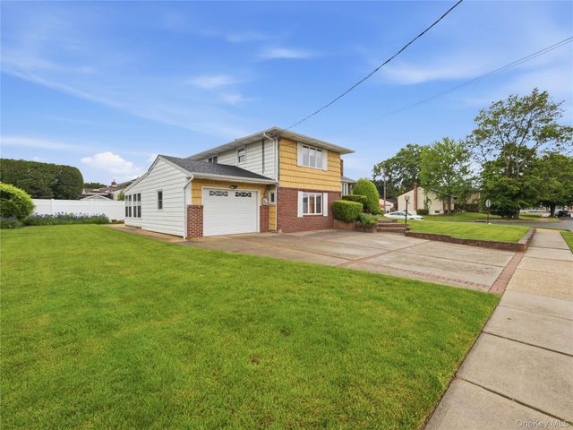 70 Polo Road, Massapequa, NY 11758