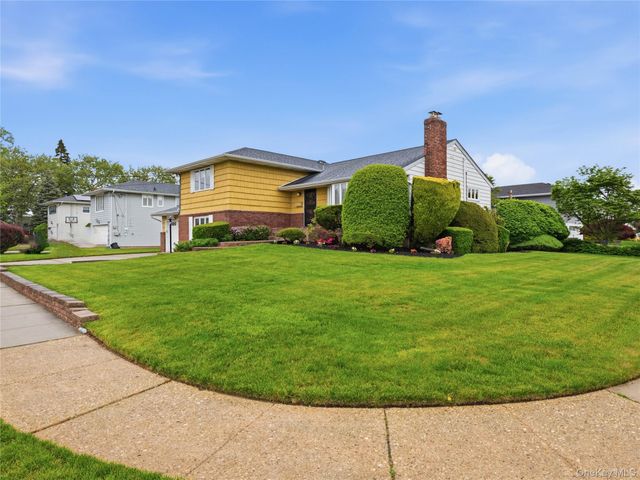 70 Polo Road, Massapequa, NY 11758
