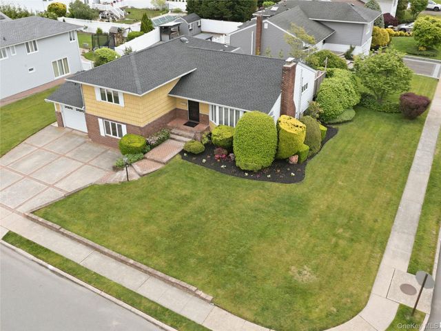 70 Polo Road, Massapequa, NY 11758