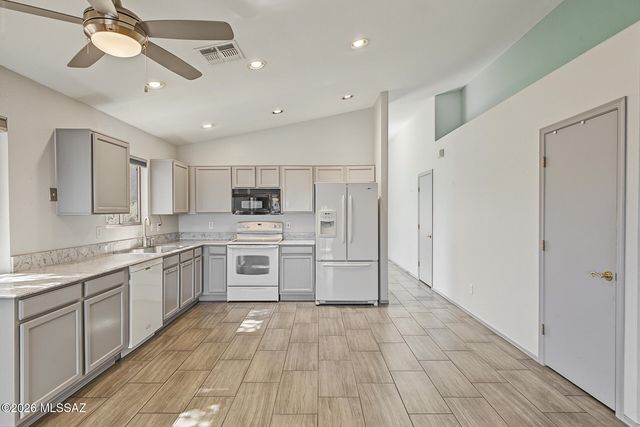 8596 N Sayante Way, Tucson, AZ 85743