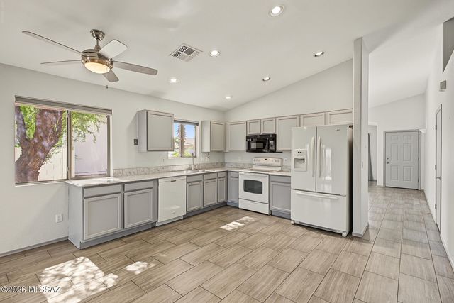 8596 N Sayante Way, Tucson, AZ 85743
