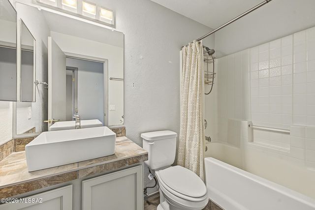 8596 N Sayante Way, Tucson, AZ 85743