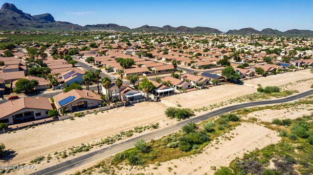 8596 N Sayante Way, Tucson, AZ 85743