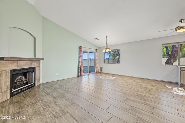 8596 N Sayante Way, Tucson, AZ 85743