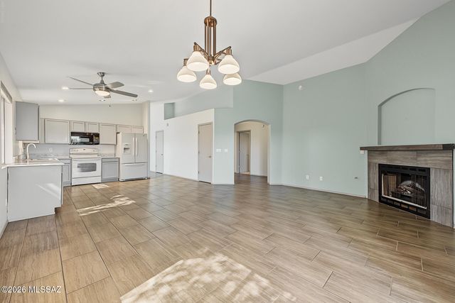 8596 N Sayante Way, Tucson, AZ 85743