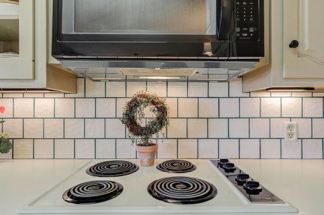 227 Cottonwood Lane, Levelland, TX 79336